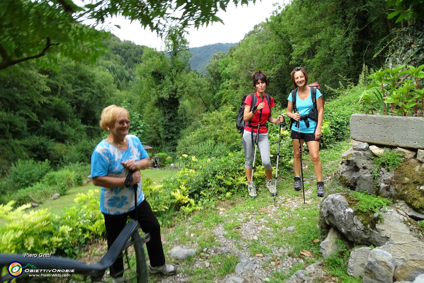 69 Dalla Foppa , seguendo vecchia mulattiera, scendiamo a Rigosa.JPG